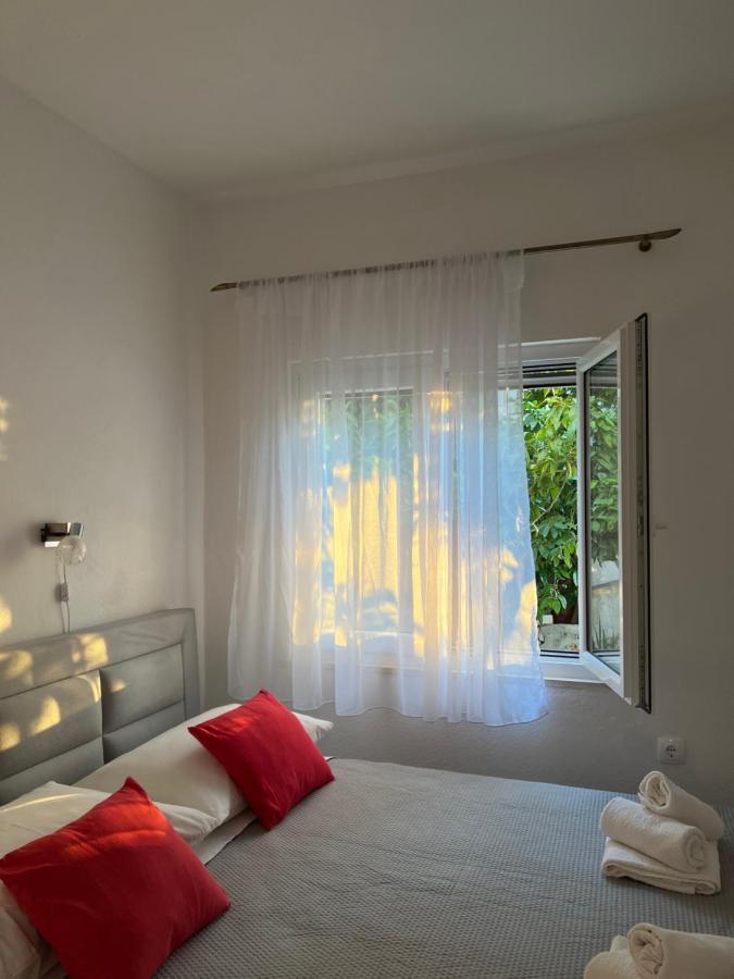 Apartmani Tamaris Vinisce Exterior photo