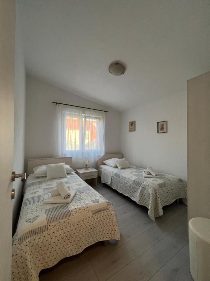 Apartmani Tamaris Vinisce Exterior photo