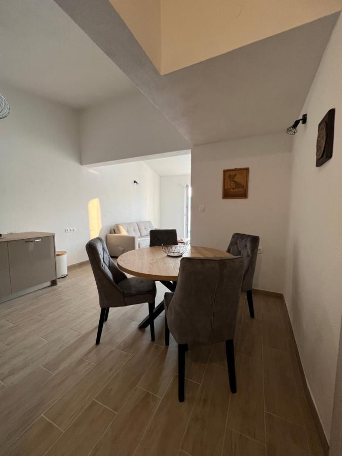 Apartmani Tamaris Vinisce Exterior photo